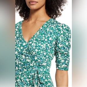 Vince Camuto Floral Print
Ruched V-Neck Dress